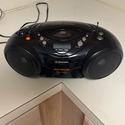 Emerson Cd/Am/Fm Stereo Player 