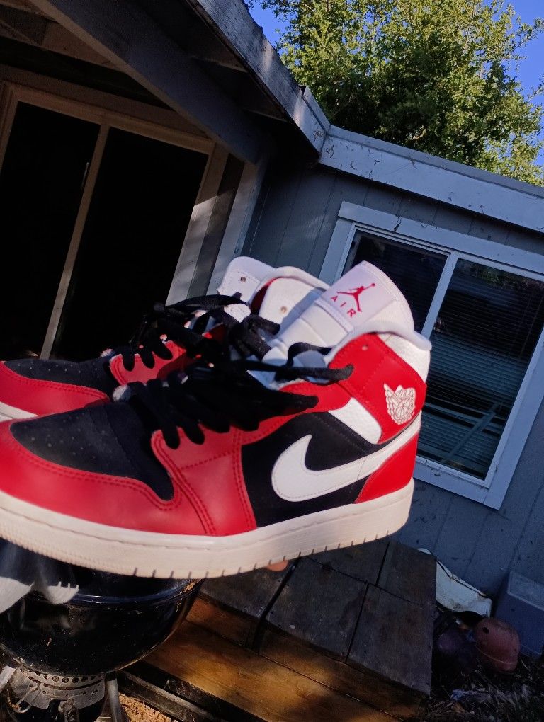 Jordan 1 Mid