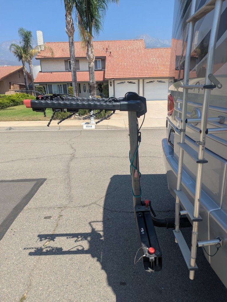 Yakima 4 Full Swing Bike Rack L