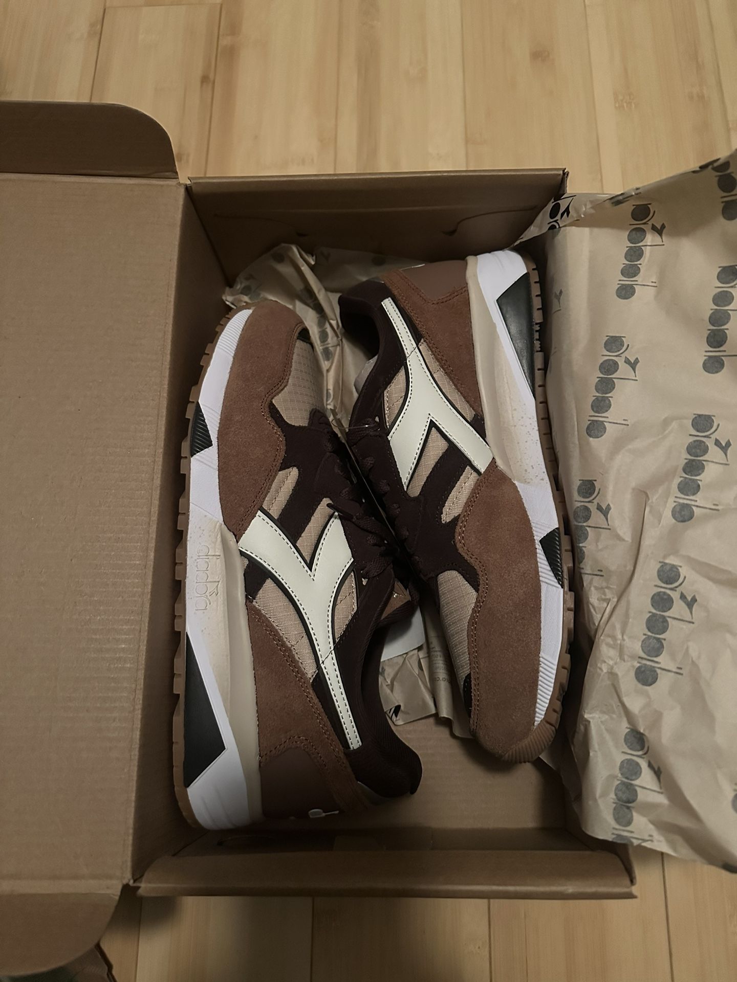 Diadora Warm Sand Java/ Mens Size 9!