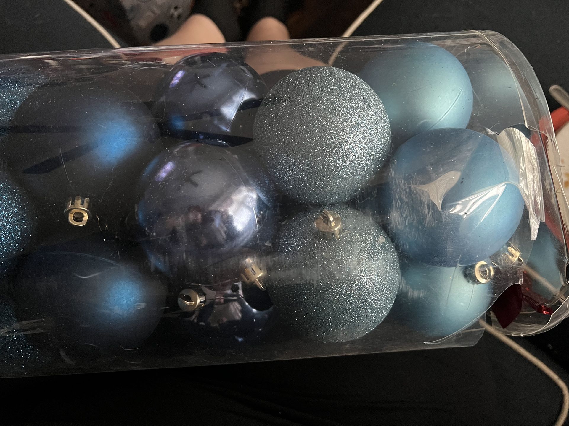 (32) Blue Oranments