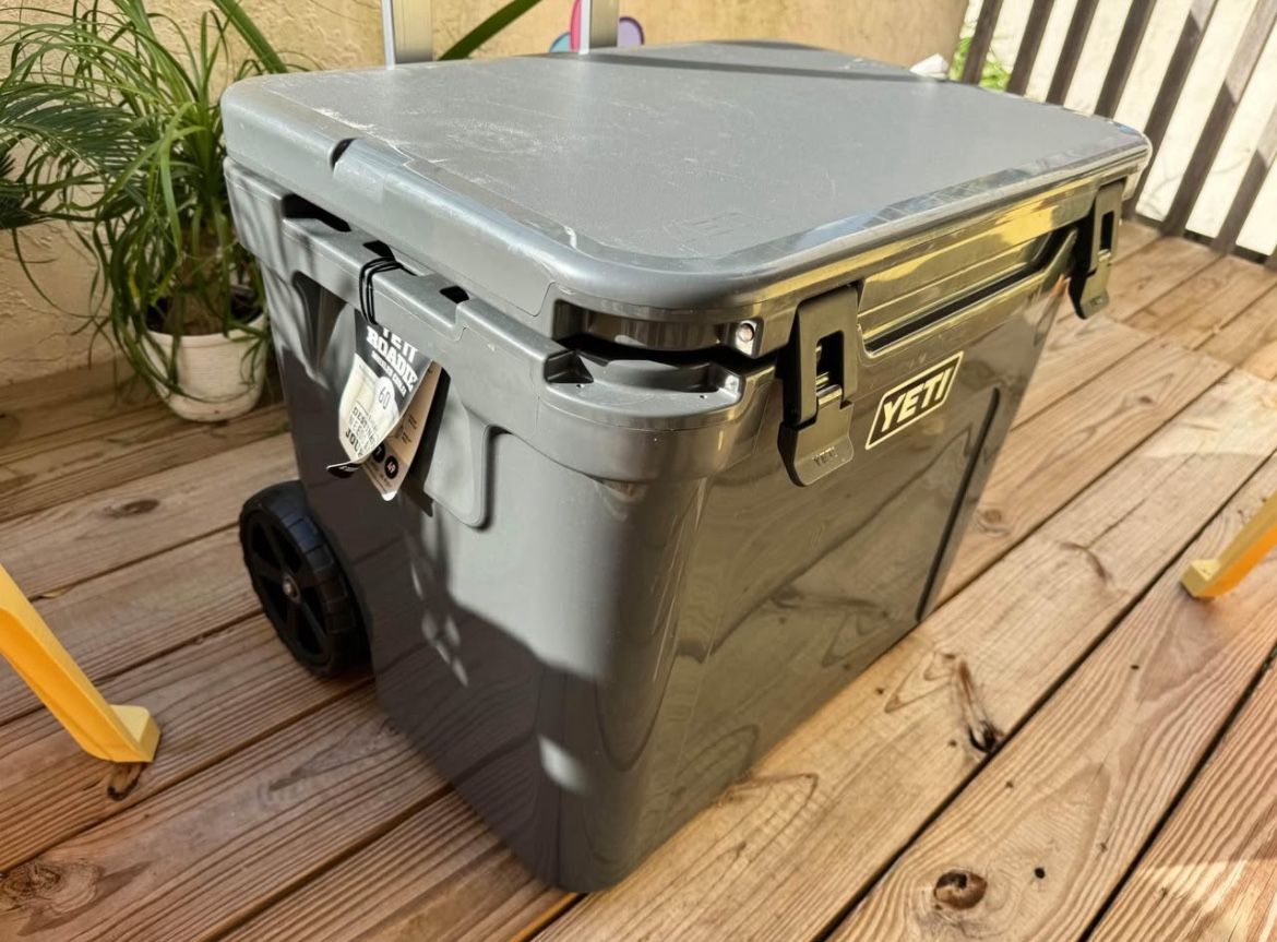 Yeti~60~Roadie(wheels)~Cooler