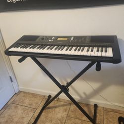 Yamaha Keyboard W/stand