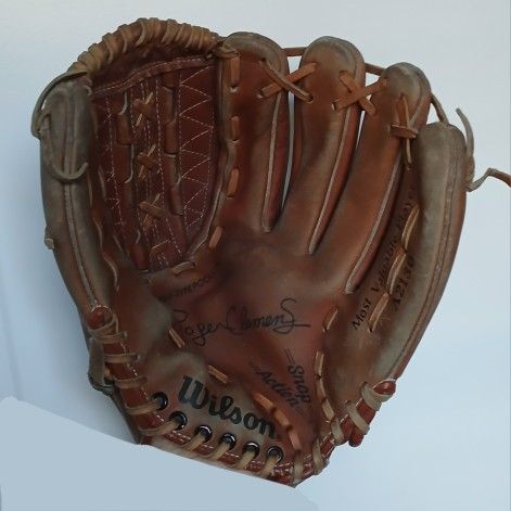 Vintage Roger Clemens Baseball Mitt Glove Wilson 1980's  A2130 11.5"
