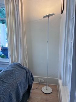 White Minimalist Floor Lamp (LED)