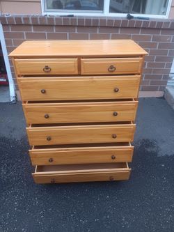 7 drawer dresser pine wood size 49 ins high by 39 ins wide by 17 1/2 ins front to back