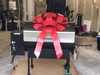 Holiday bow with magnetic back