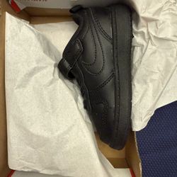 All Blk Nikes Sz7c