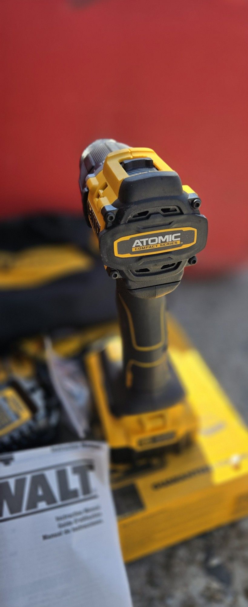 Taladro atomic batería y cargadora