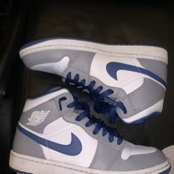 Jordan 1 Mid