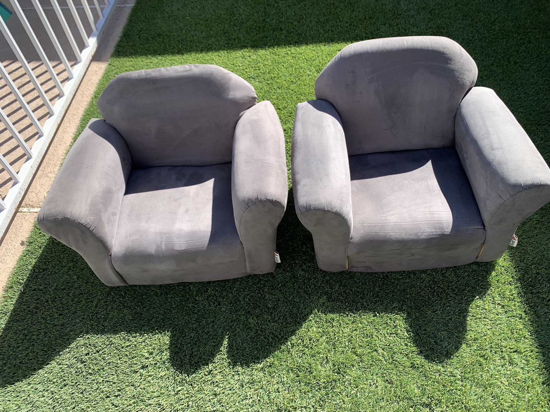 Roundy Toddler Armchair with Soft Microsuede Upholstery Durable Wooden Frame, Ergonomic Design, Fully Assembled, Comfortable Kids Chair for Ages 2-5,