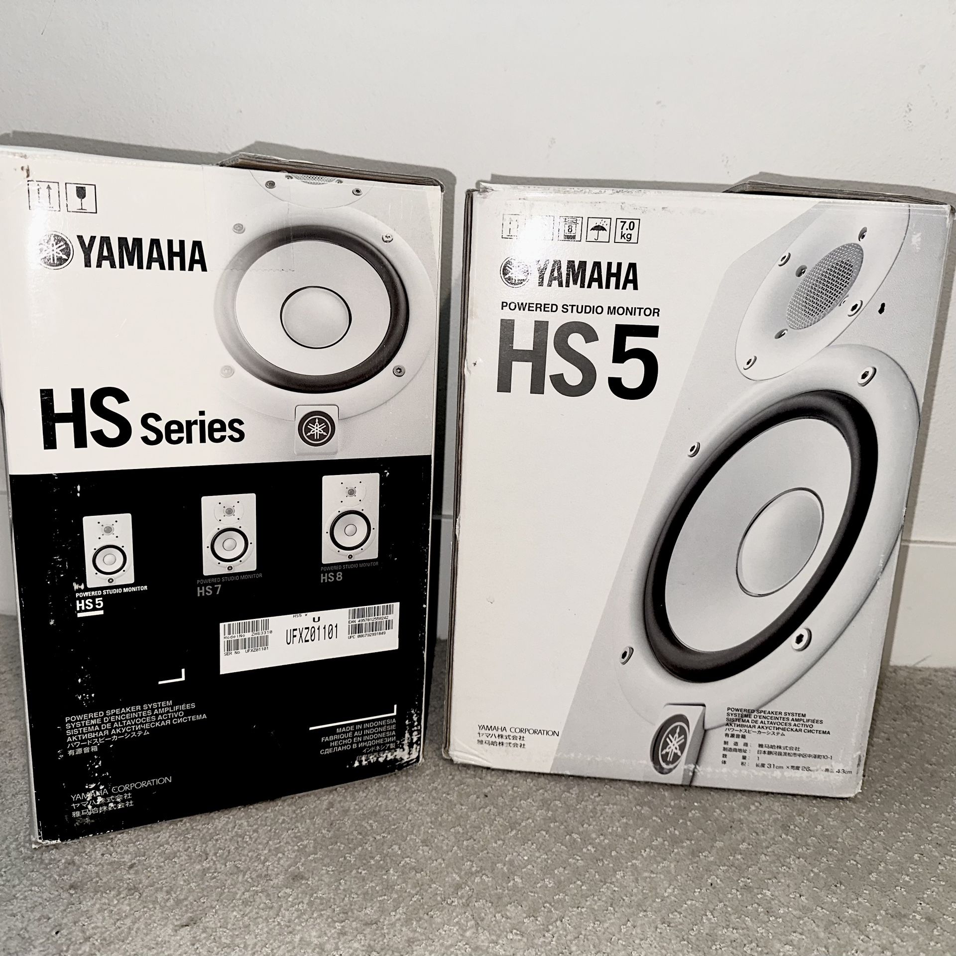 YAMAHA White HS5 [pair] + Wall Mount for Sale in Henderson, NV