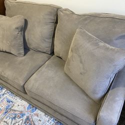 Gray Loveseat / Pullout Bed 