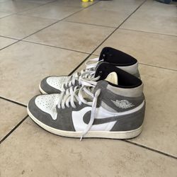 Jordan 1 GREY N WHITE 