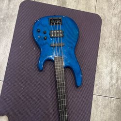 Selling fretless Carvin