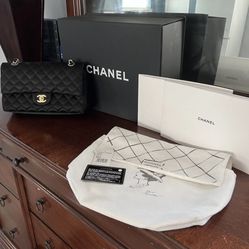 CHANEL AUTHENTIC BAG