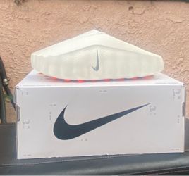 Nike Woman’s Sail Mind Slide