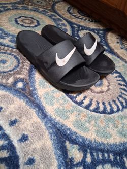 Nike slides youth size 5