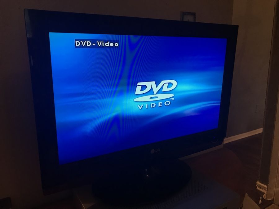 LG Flat Screen TV- $50 LG 26LG40 26-Inch 720p LCD HDTV with Built-in DVD Player, Wonderful Condition. Moving and cannot take it with us ;(