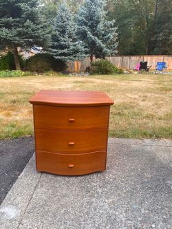 3-Drawer Wood Nightstand Dresser