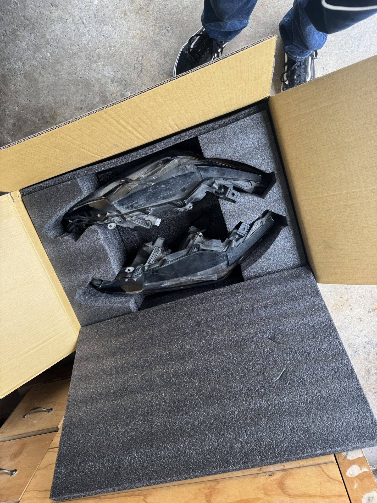 Camry 2023 L headlights and tail lights