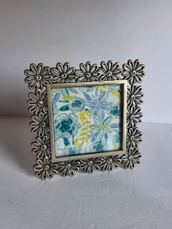 Daisy Photo Frame Silver Tone 6" x 6"  Flower Detail 4" x 4" Photo Elsa L. Inc.