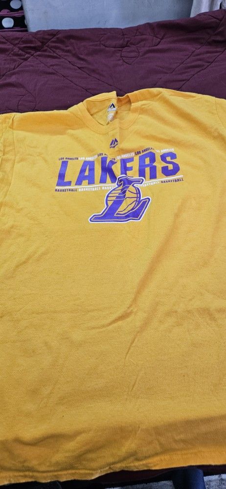New Lakers Tshirt Size XL