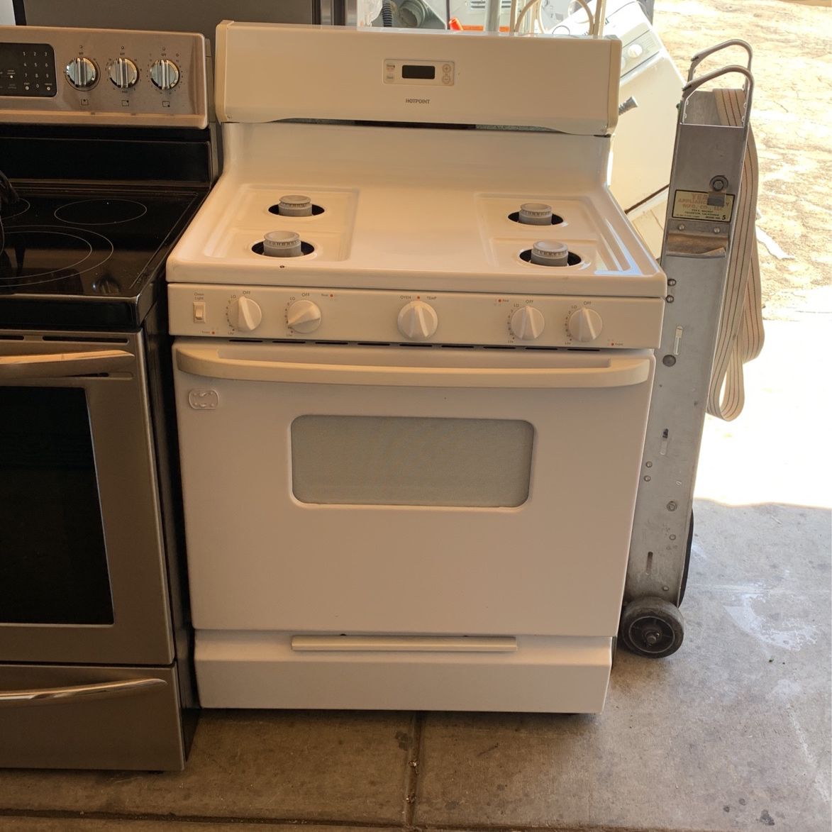 Hotpoint Small Gas Stove White (used) for Sale in Moreno Valley, CA -  OfferUp