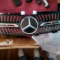 Black Front Grill For Mercedes Benz W219 CLS350 CLS500 CLS550 AMG 2005 2006 2007

