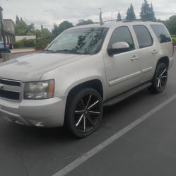 2009 Chevy Tahoe 4x4 clean title