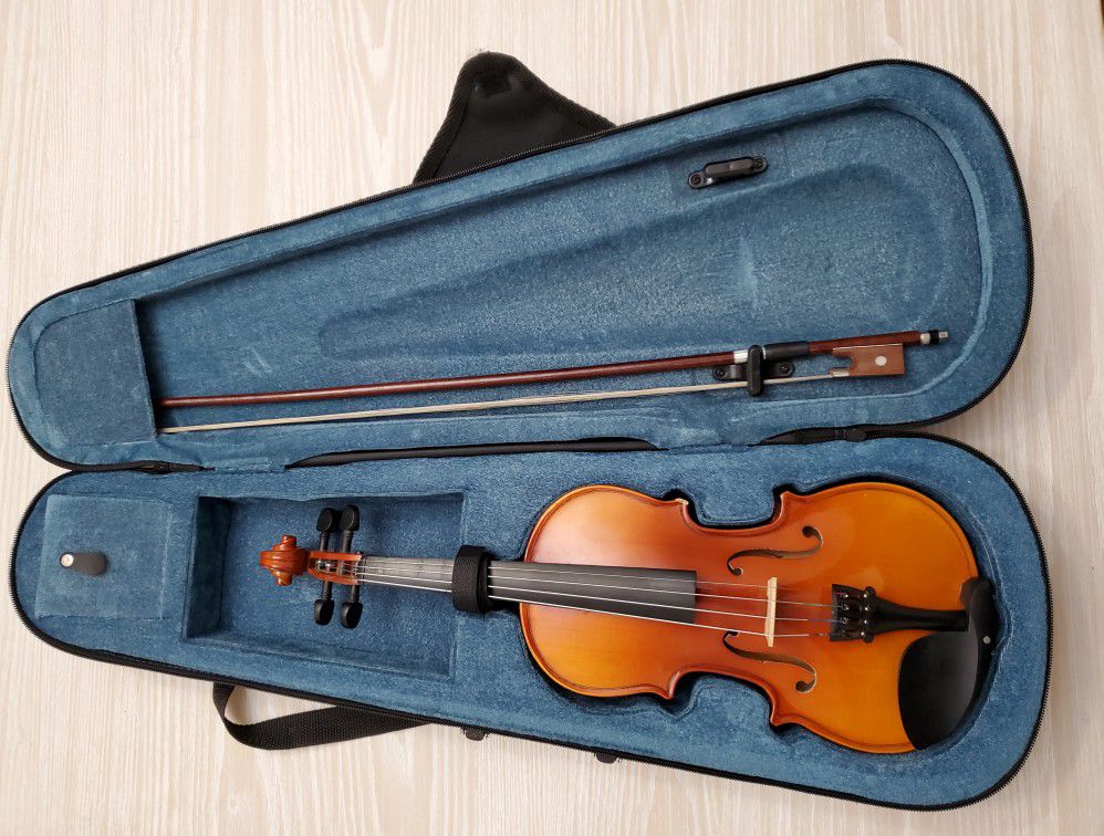 1/4 Violin with Dominant Strings & Case