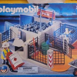 Playmobil 4135 - Super Set Depot Site New in box
