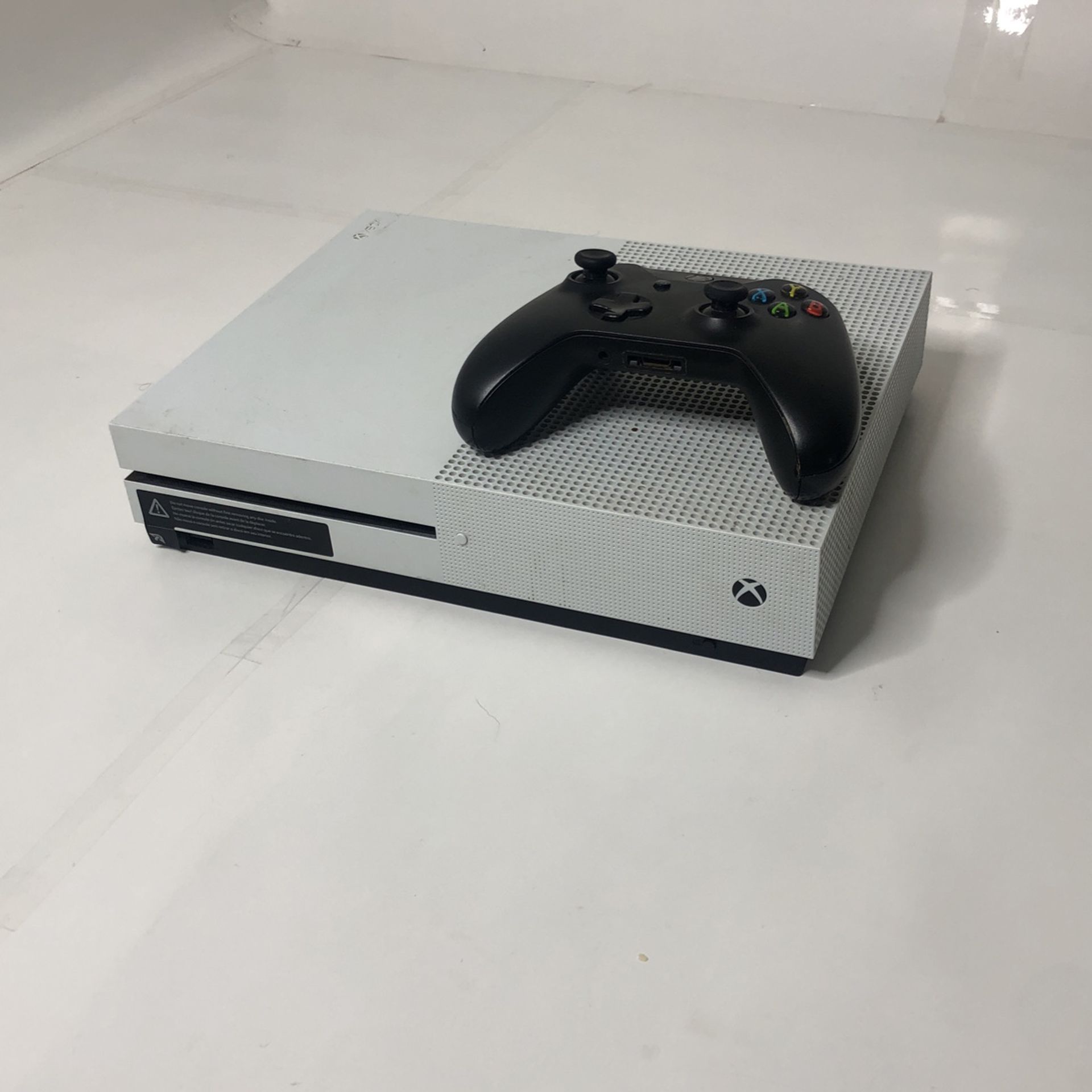 XBOX ONE S CONSOLE ALL CABLED! Like new 