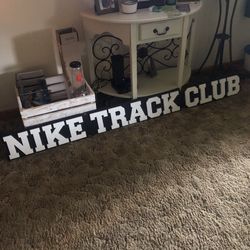 Nike track club hanging piece