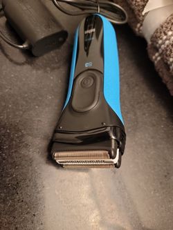 *Please Read Description* Braun S3 Wet & Dry Electric Razor