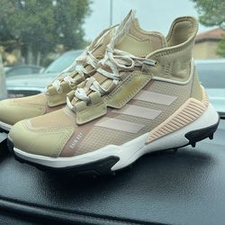 Hiking 🥾 Adidas Terrex