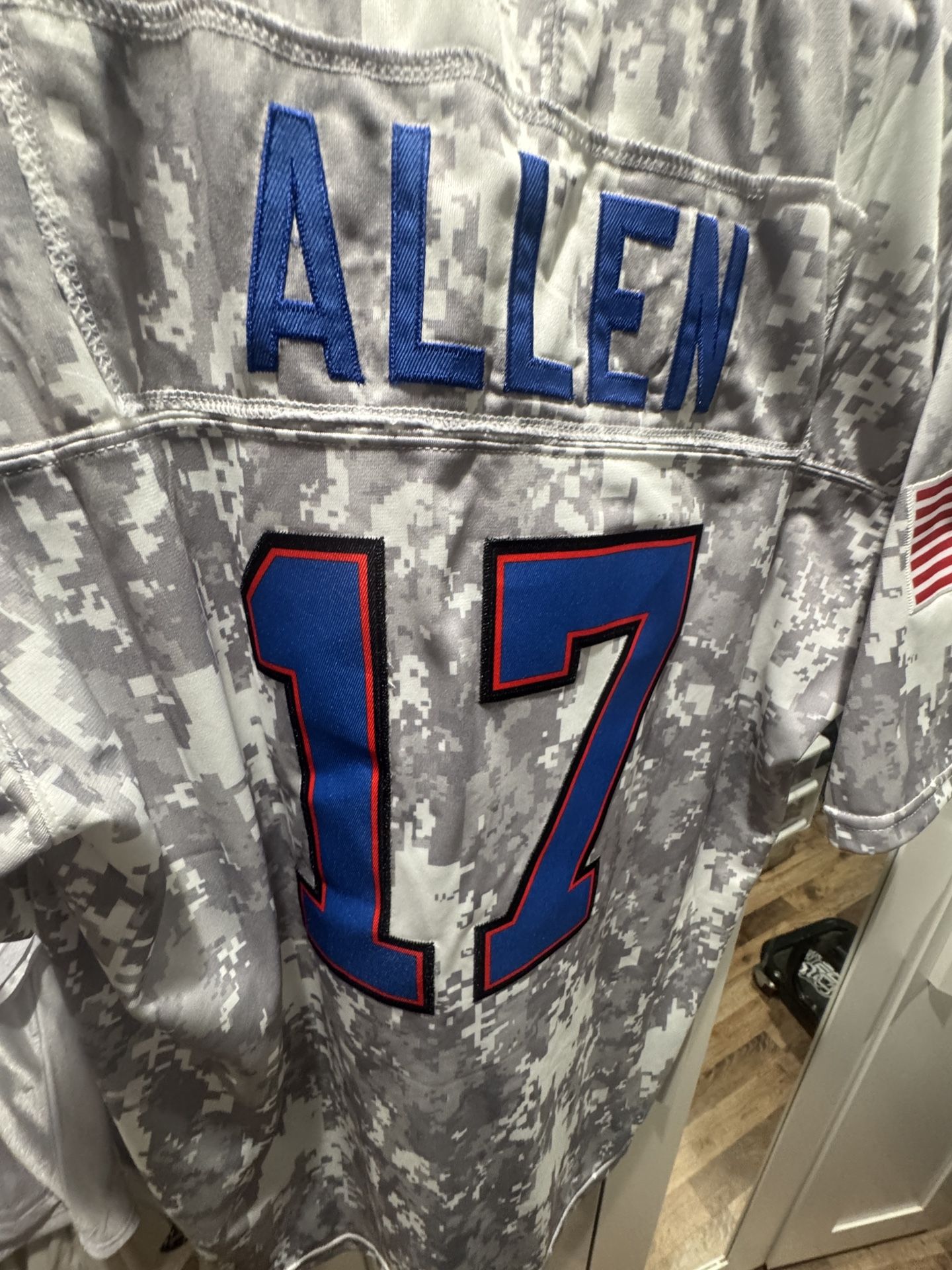🏈🦬  BUFFALO BILLS JOSH ALLEN MENS MEDIUM SIZE JERSEY 🏈🦬 