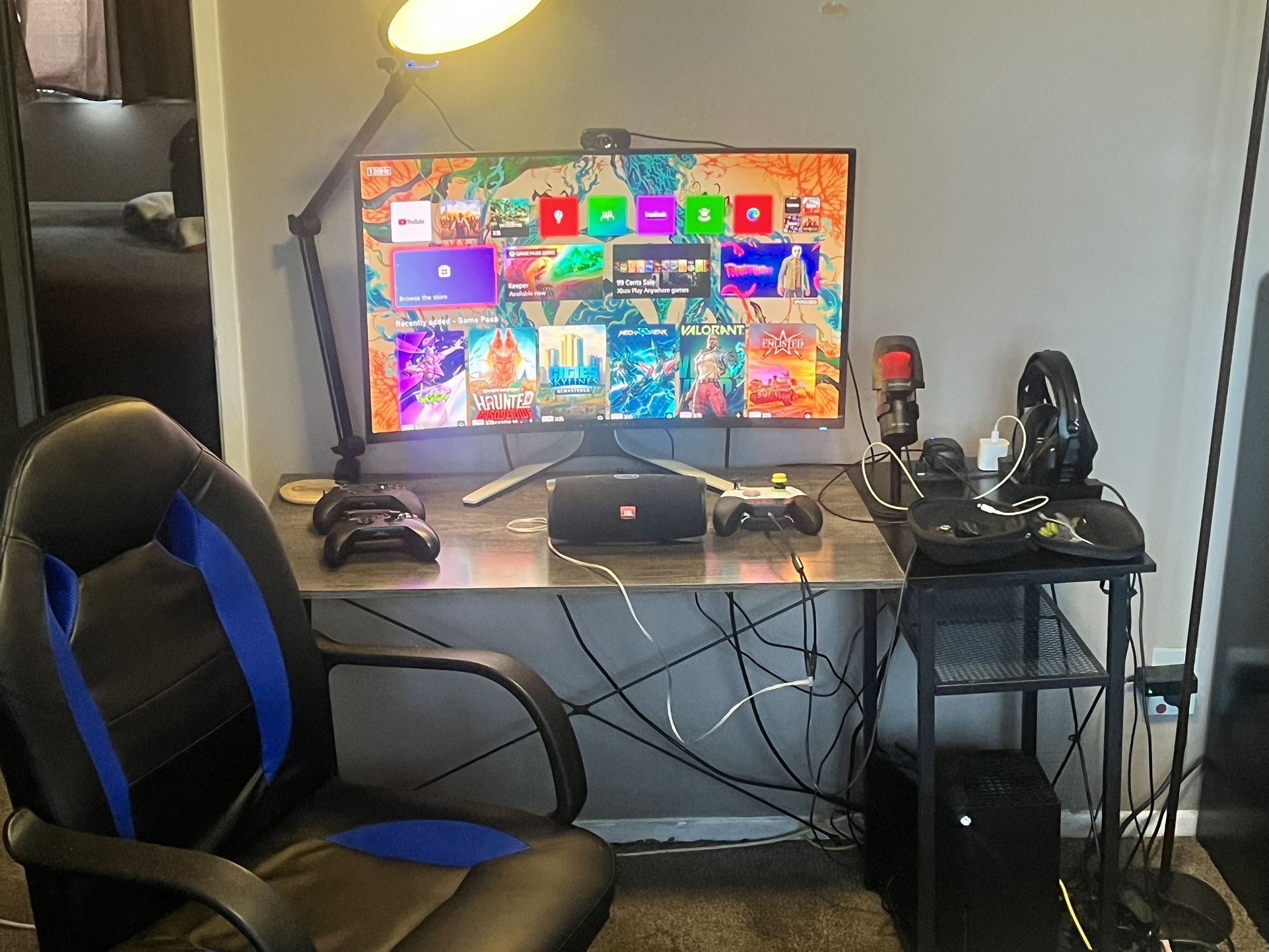 AMATEUR GAMER/STREAMER SETUP 