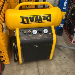 Dewalt Compressor  4.5 Gallons