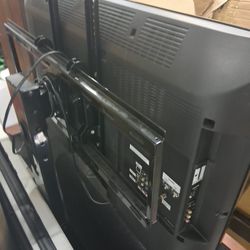 Wood And Glass TV Stand With TV Remote And Free Antenna