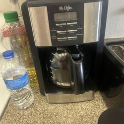 Coffe Maker And Crock Pad 