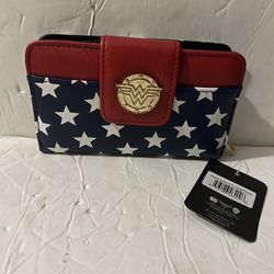 Wallet Bioworld  New Tags  DC Comics Wonder Woman Zip Around Wallet