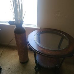 Coffee Table And Plant Vase 