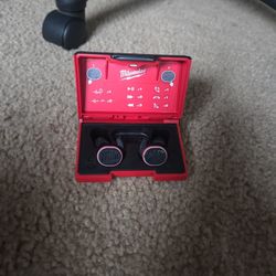 Milwaukee Earbuds 