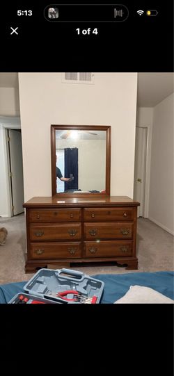 Solid Maple 6 drawer dresser with detachable mirror. Antique