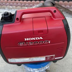 Generator EU 2000 very quiet with a very little ear in almost new condition conditions