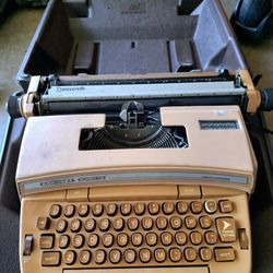 Typewriter https://offerup.com/redirect/?o=Ty5CTw==.