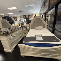 Queen Bedroom Set 4 Pc Includes Dresser, Mirror,Nightstand And Bed frame 