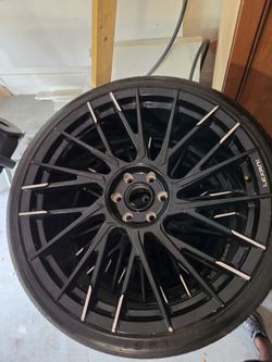 Lexani Gloss Black Wheel with Tire