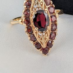 R19✨ Elegant 14K Gold Garnet Marquise Ring – 6.17g – Vintage Beauty ✨
SIZE9.5